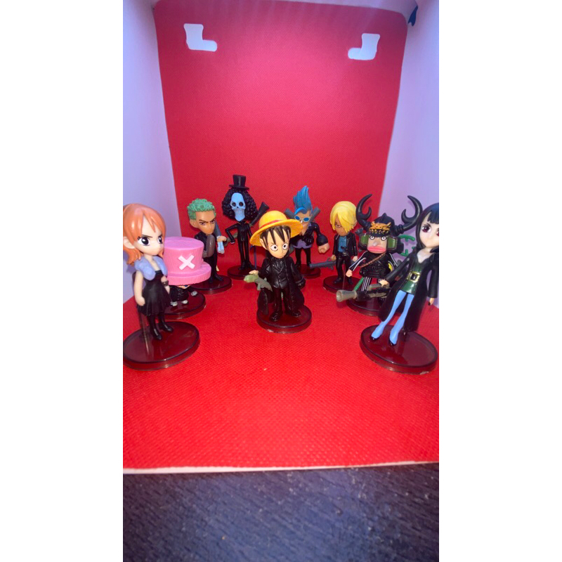 set figure One piece Black