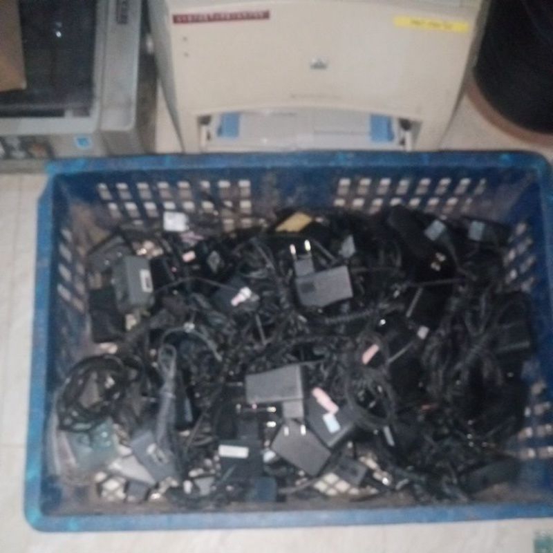 adaptor 12volt 1A bekas