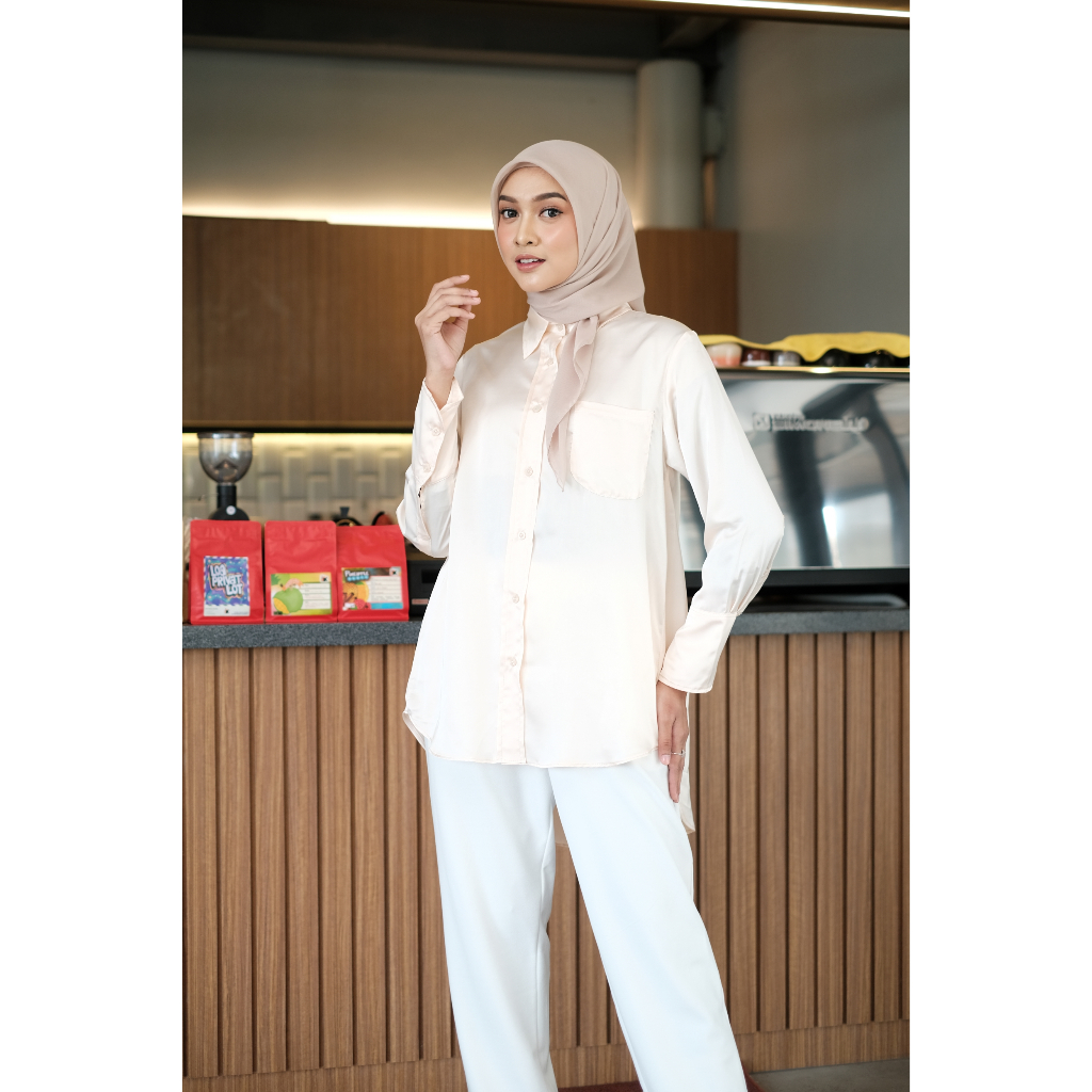 Elora Satin Blus