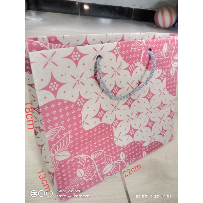 

paper bag ukuran p22cmxt18cmxL13cm
