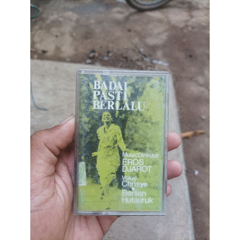 Sampul Cover kaset Badai pasti berlalu