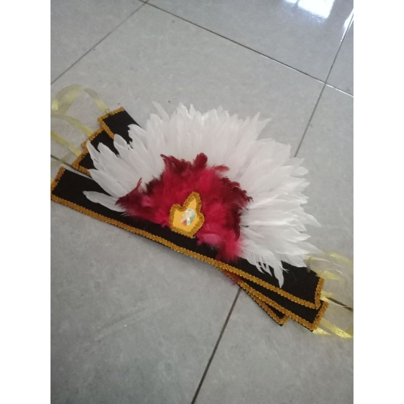 hiasan kepala bulu merah putih