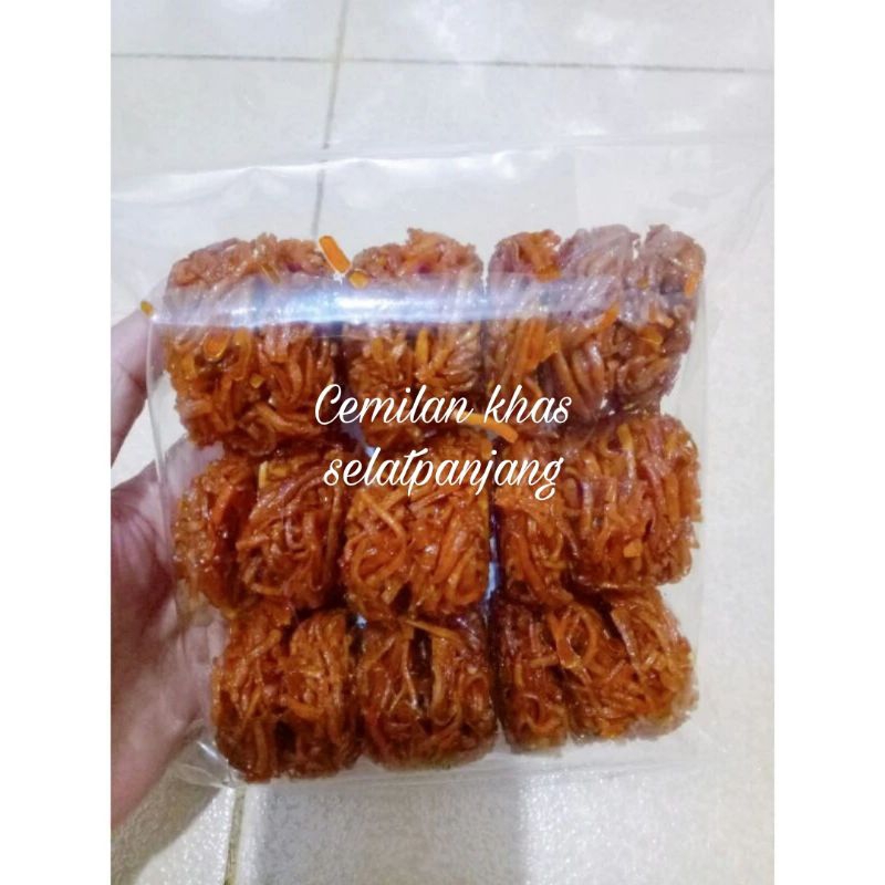 

Cemilan enak kue ceker ayam khas selatpanjang