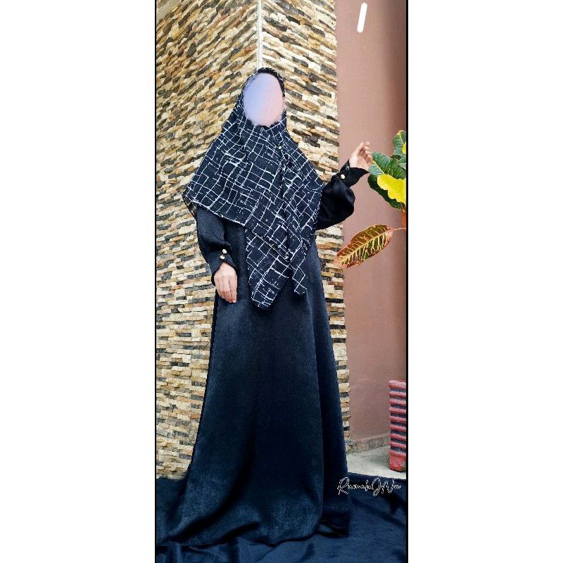 Abaya Hitam / Dress Hitam / Gamis Hitam/ Hijab Garis Hitam Putih