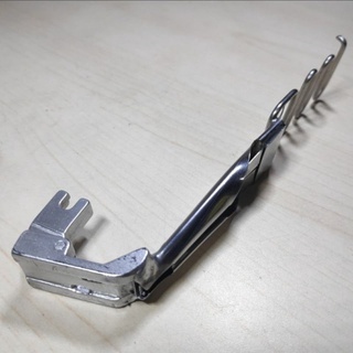 Corong Sepatu Mesin Jahit MH Rantai 1/4  2cm