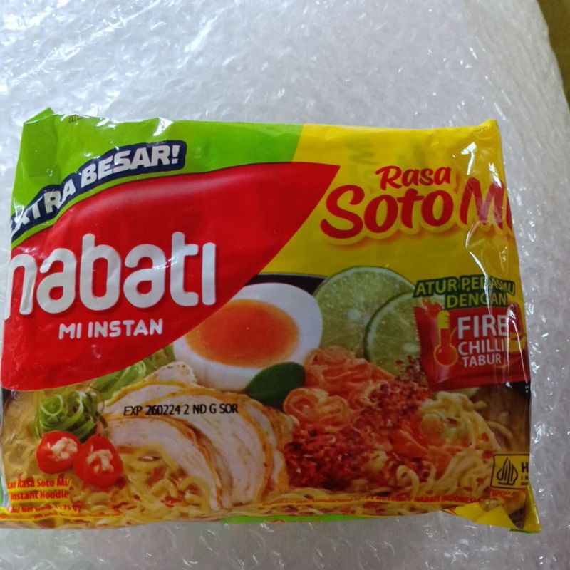 

Nabati soto mie dengan fire Chilli tabur