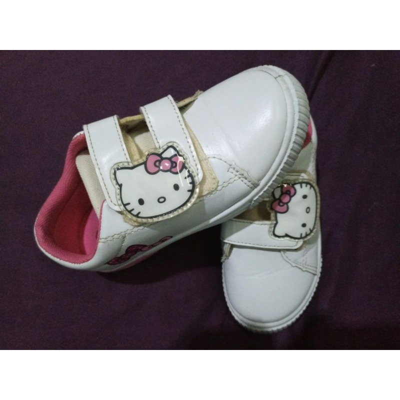 Sepatu Sanrio Hello Kitty Original (Bekas)