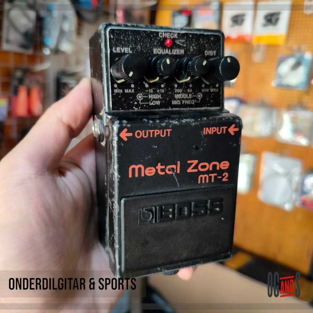 Efek Gitar Distorsi Metal Zone Boss MT-2