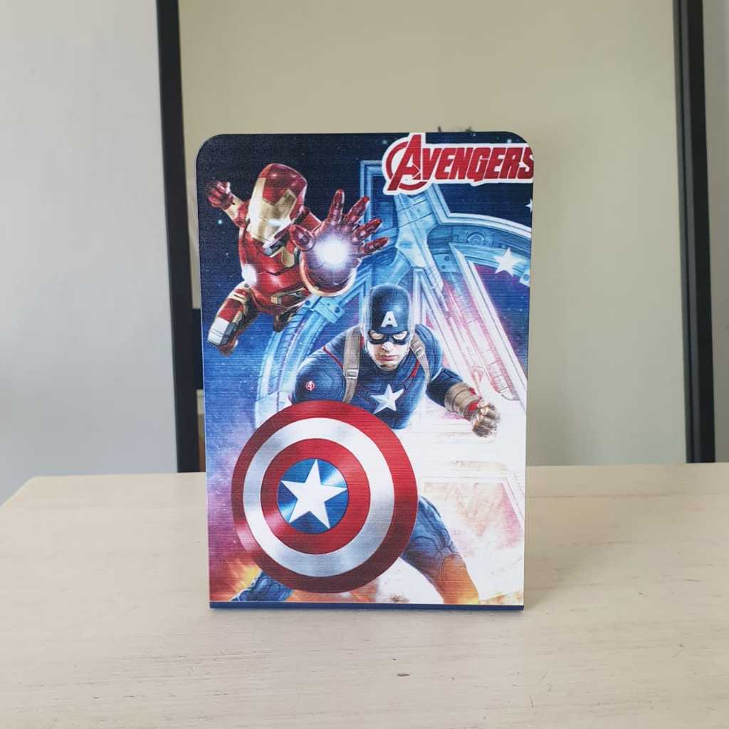 

PEMBATAS BUKU BESI/ BOOK END AVENGERS