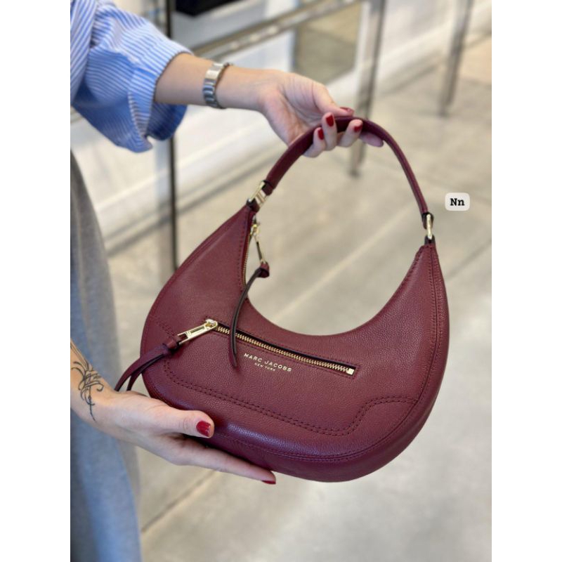 tas wanita H920L03FA22 Crescent Leather Shoulder Bag Pomegranate