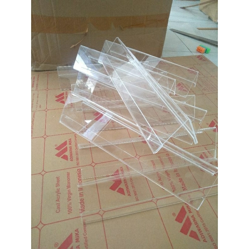 

papan nama akrilik 2 sisi