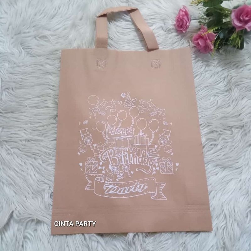 

Goodiebag Tali Happy Birthday Ulang Tahun 30x40cm 12pcs mix 3 warna