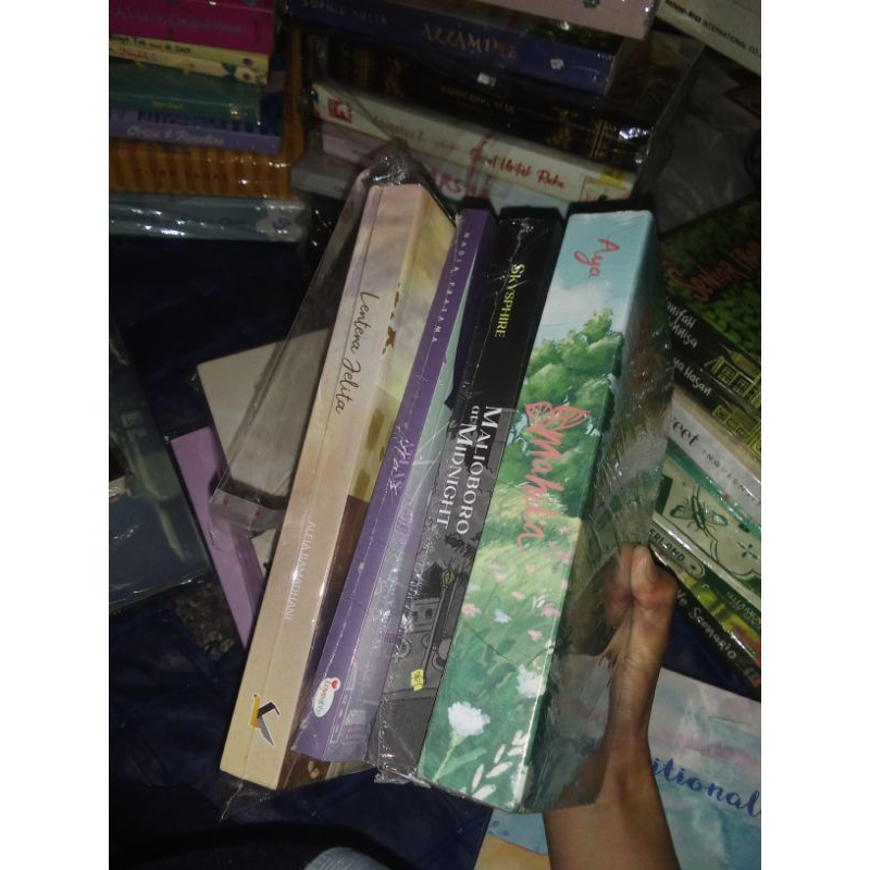 NOVEL LENTERA JELITA PRELOVED