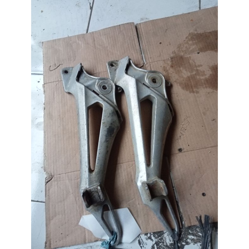 fustep step belakang bagian kiri Honda Revo lama PNP Supra x125 original