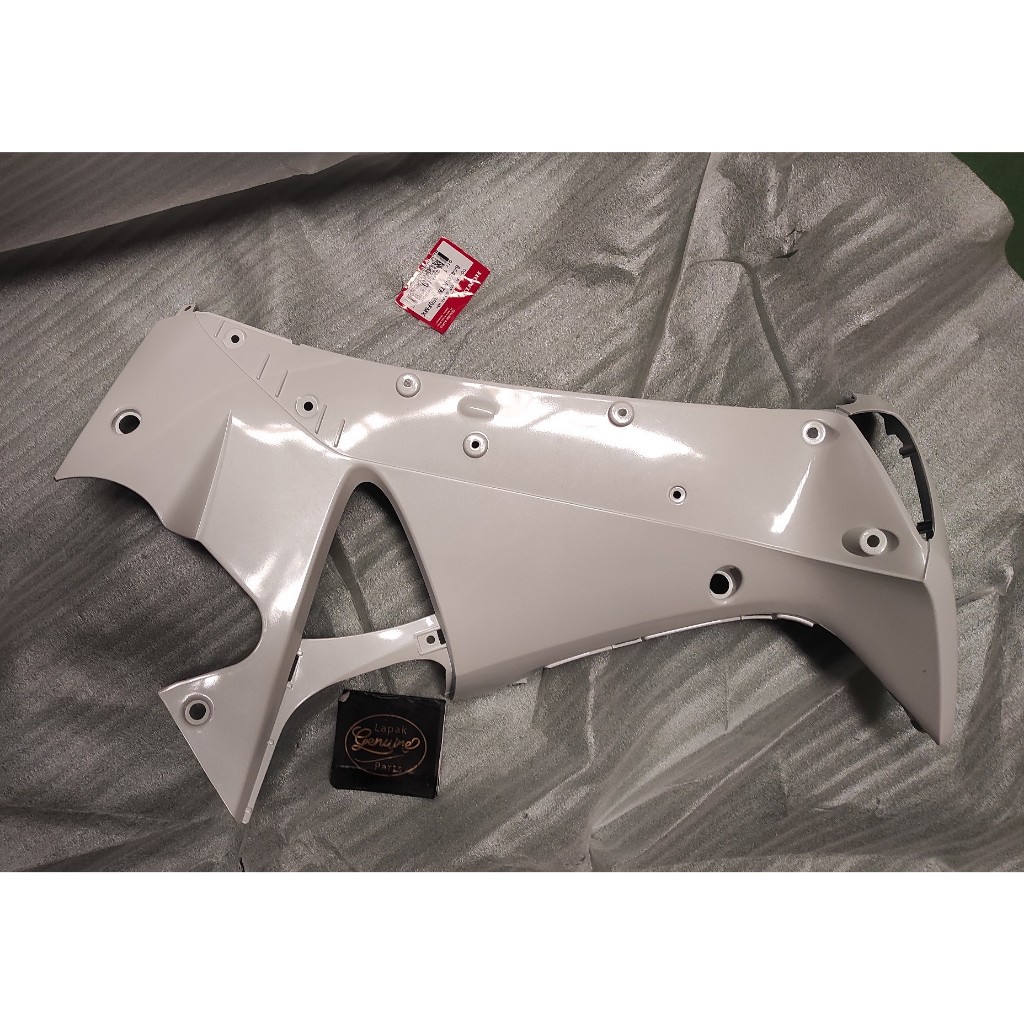 Cover Tebeng Sayap Kiri Supra X 125 Injection Original AHM