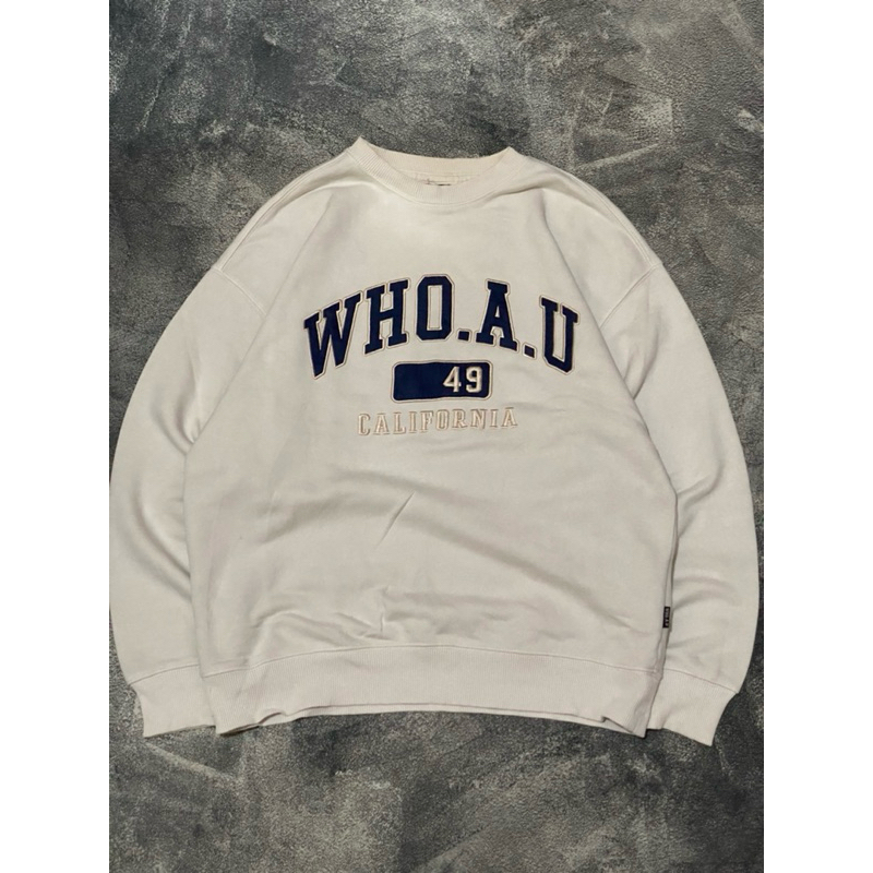 WHO AU CREWNECK