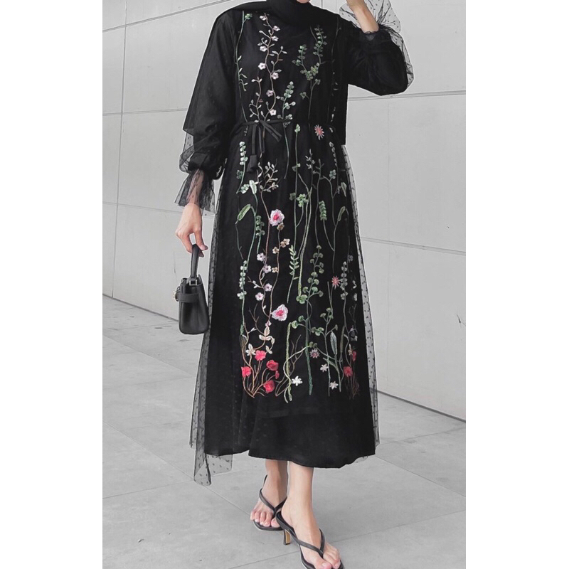 Sewa baju dress/ sewa baju kondangan serafina dress in black