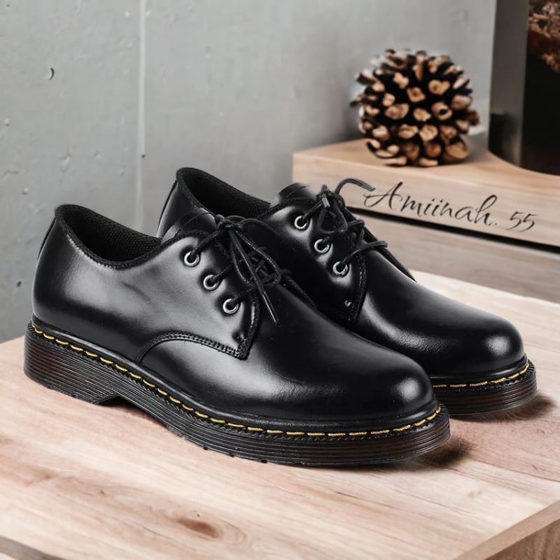 PRIA LOW FORMAL Sepatu Low Formal Pria Wanita Model Docmart Pendek 3 Lubang Hitam FORMAL (UNISEX) MO