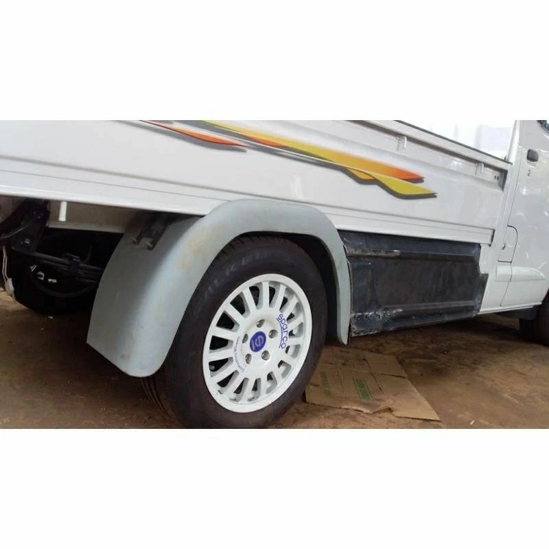 Variasi selebor belakang grand max.