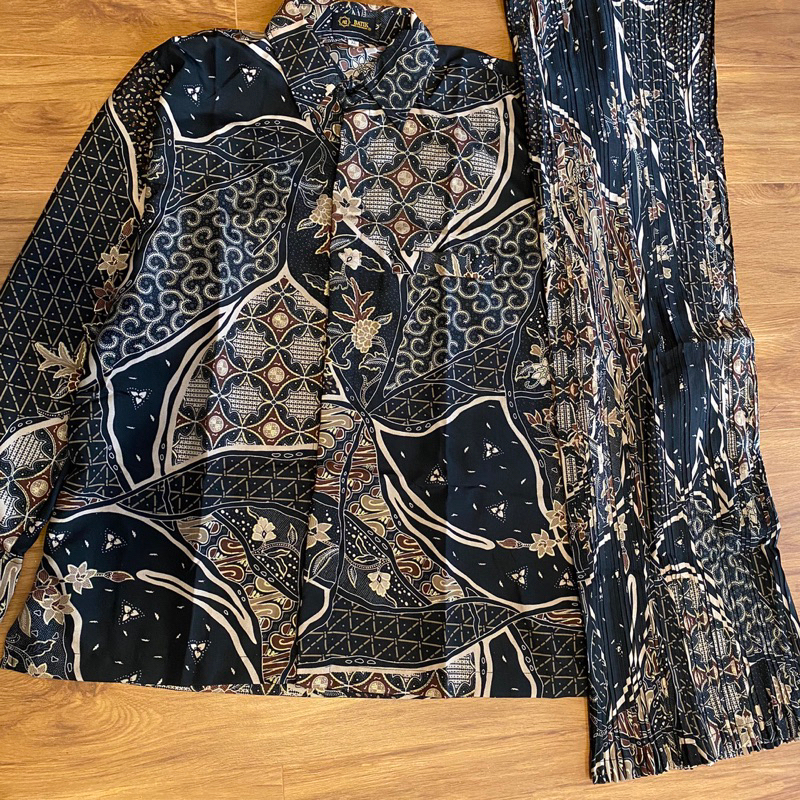 Set Couple Batik. Kemeja Batik. Btaik couple Lamaran. Batik Lamaran . Batik Kondangan. Batik karawan