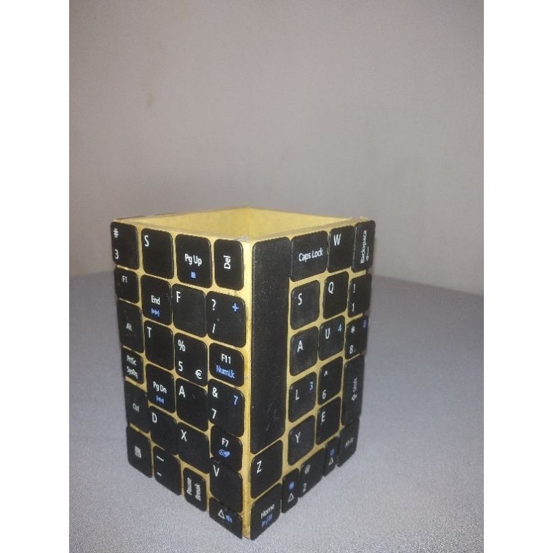 

Tempat pensil kardus berhias keyboard laptop kerajinan homemade