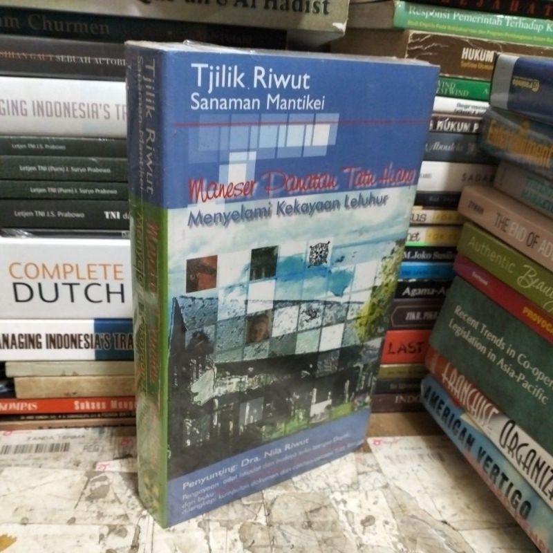 MENYELAMI KEKAYAAN LELUHUR by Tjilik Riwut