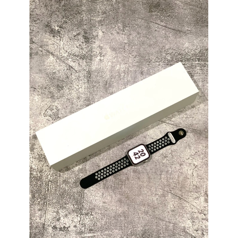 Apple Watch Series 4 Nike 44mm Silver Ex Ibox