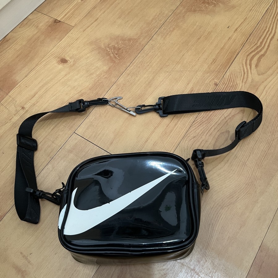 Tas Nike PVC sling bag kondisi 90% mini swoosh (BOLEH NEGO SAMPE JADI)