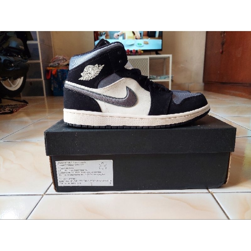 Air Jordan 1 Mid SE Smoke Grey Sail