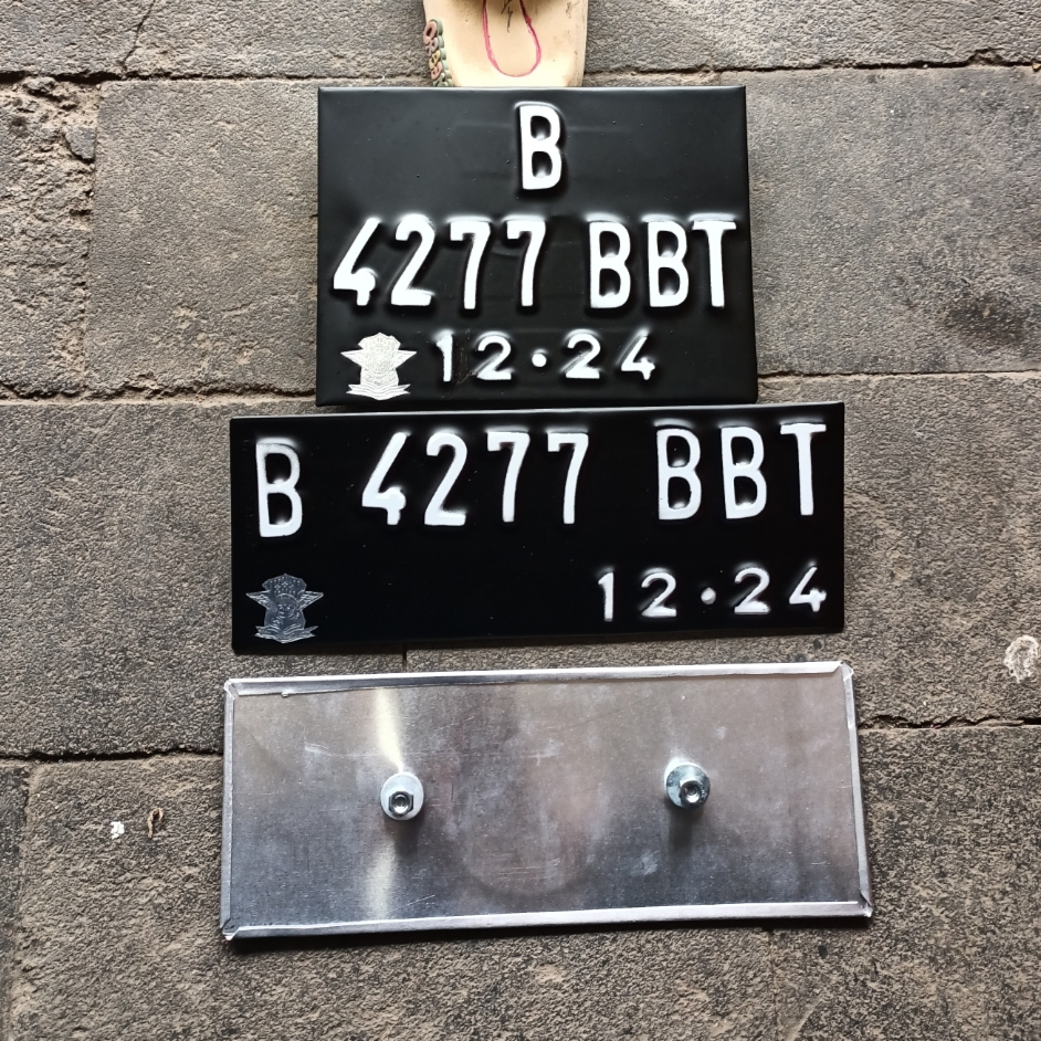 Plat motor vespa custom plat nomor motor hitam doff baut tanam plat kotak logo lengkap