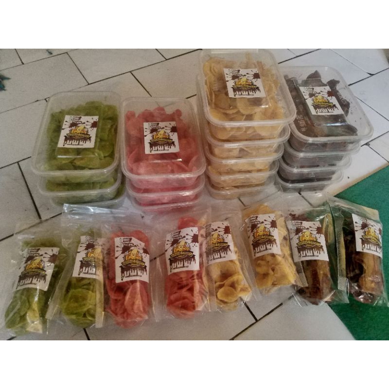 

Kripik pisang lumer box (650ml)