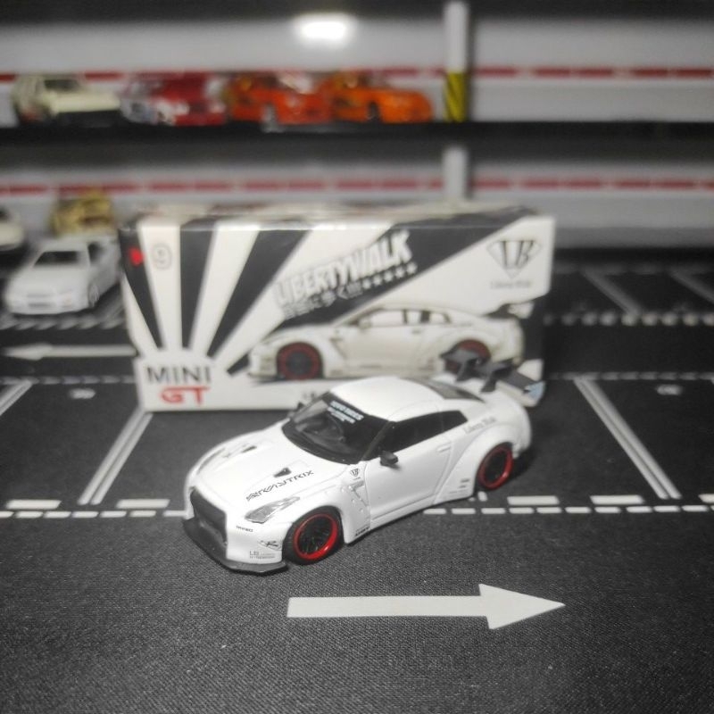 mini gt lbwk r35 #9