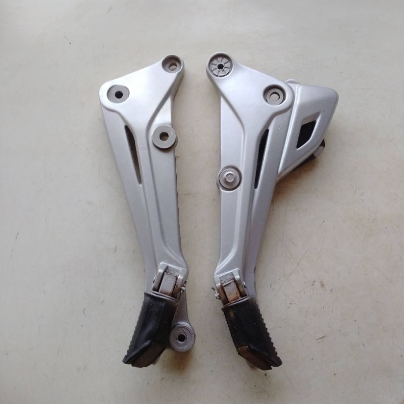 FOOTSTEP BELAKANG SMASH TITAN 115 ORIGINAL COPOTAN STEP BELAKANG TITAN 115