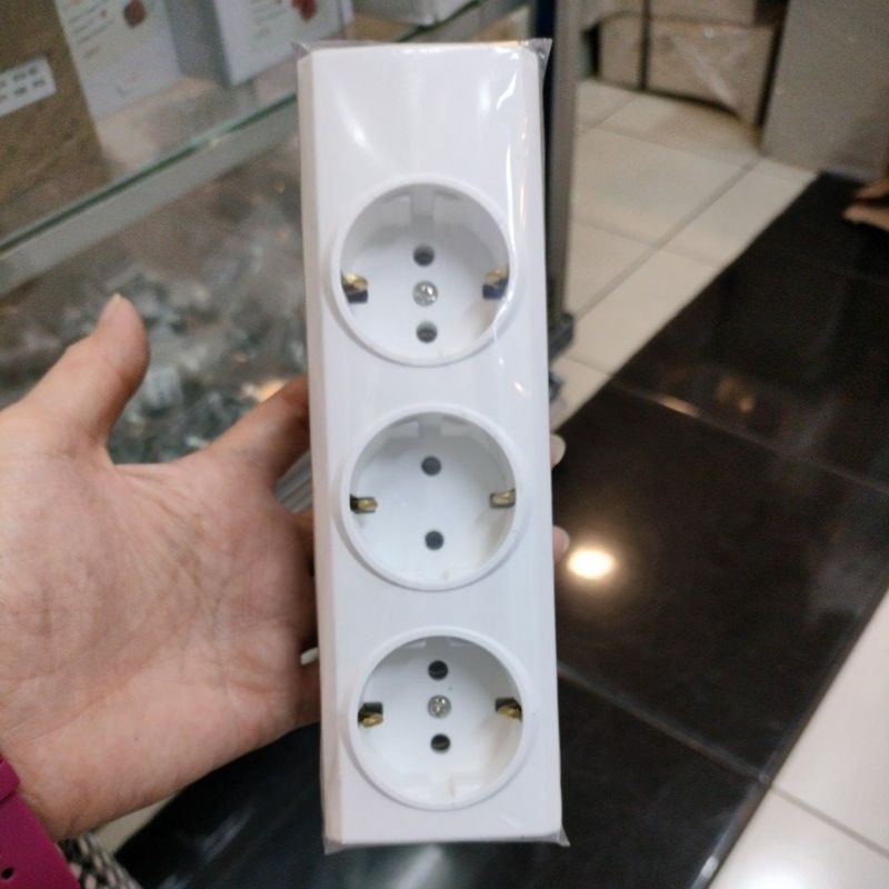 Stopkontak broco Broco BROCO 3 lobang