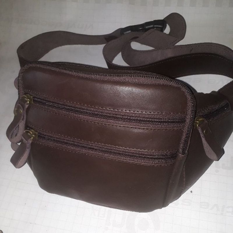 tas kulit slempang dada (wb)