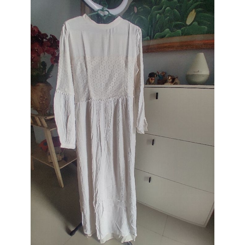 dress putih preloved
