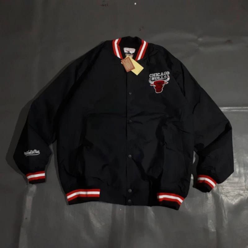 JAKET BOMBER VARSITY CHICAGO BULLS