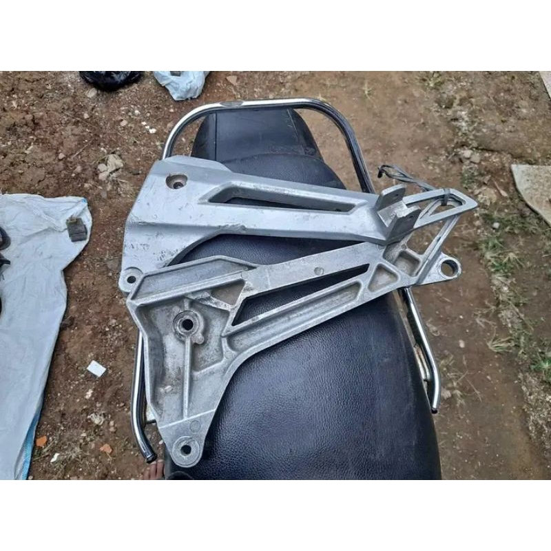 FOOSTEP POSTEP BELAKANG HONDA KIRANA PINJAKAN STEP BELAKANG ORIGINAL CABUTAN