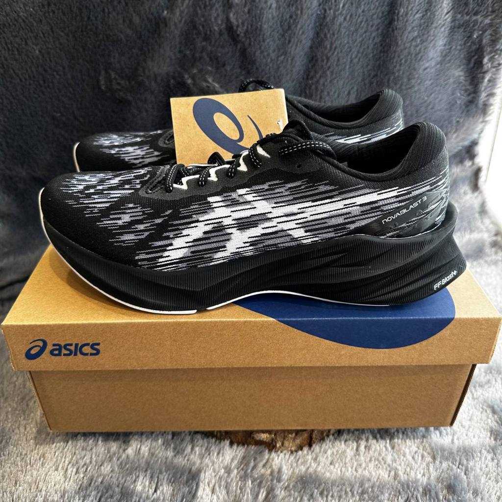 Asics Novablast 3 Men Black Size US 9 RARE ITEM