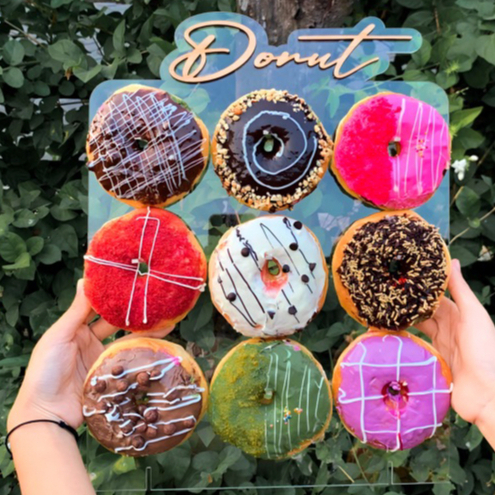 rak display donat akrilik /stand display donat / display makanan / display donuts / dekorasi pernika