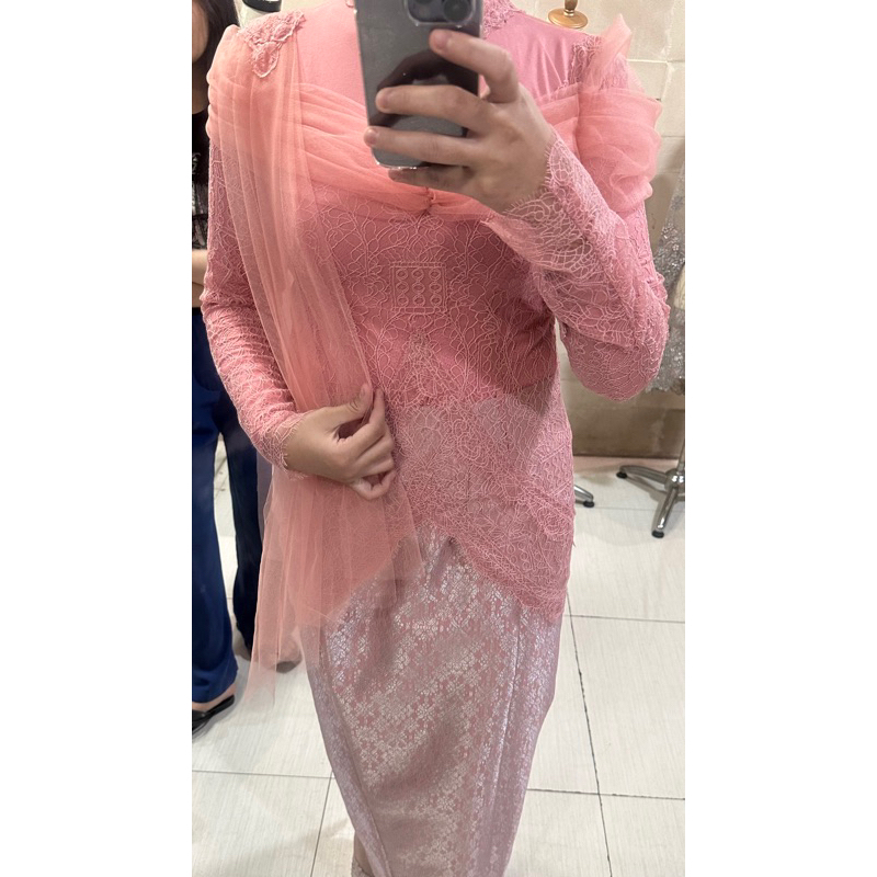 sewa rok kebaya