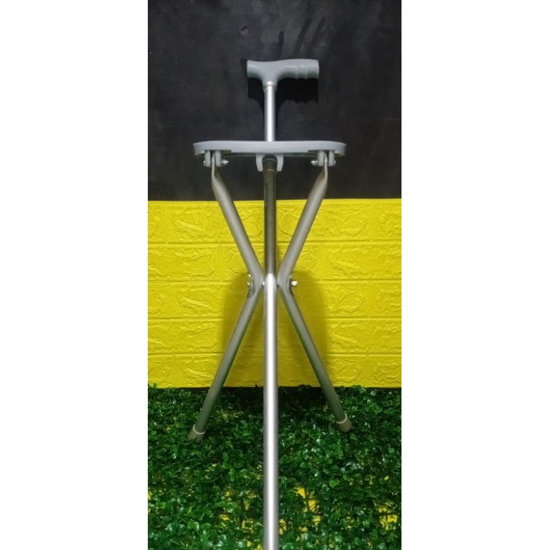 TONGKAT TEMPAT DUDUK ORANG TUA