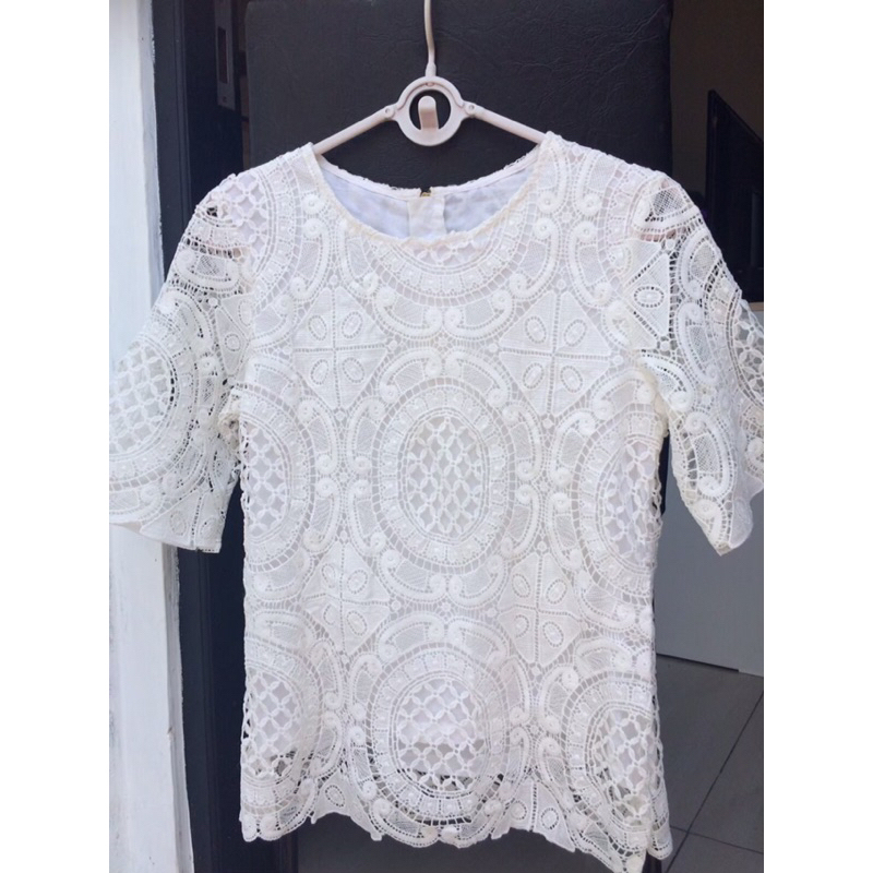 Atasan Brokat Putih Wanita preloved