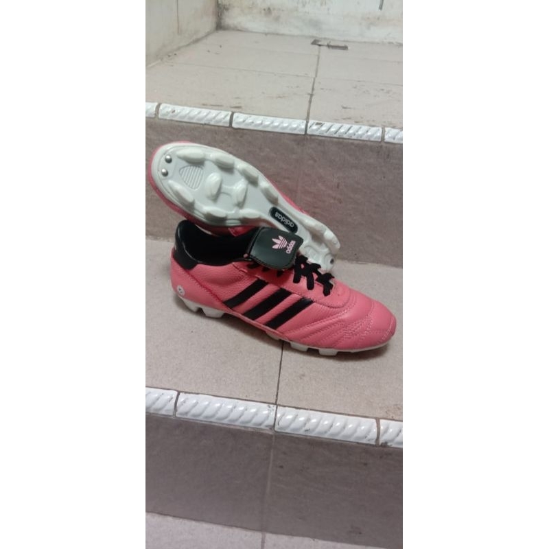 sepatu sepak bola salem kulit sapi