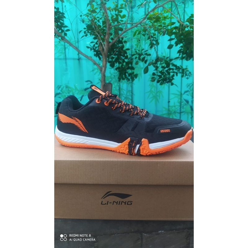 RB LINING SAGA LITE 8 ORIGINAL FREE KAOS KAKI Sepatu Badminton LINING SAGA LITE 8 terbaru pria