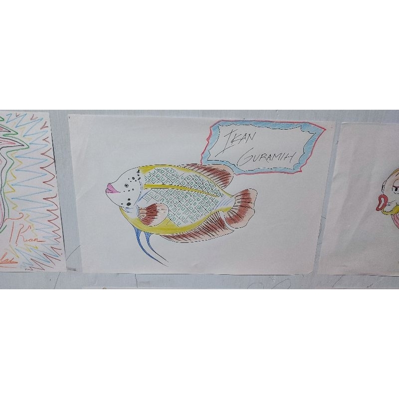 Kertas Gambar Berwarna Tema Ikan (Gambar Tangan)