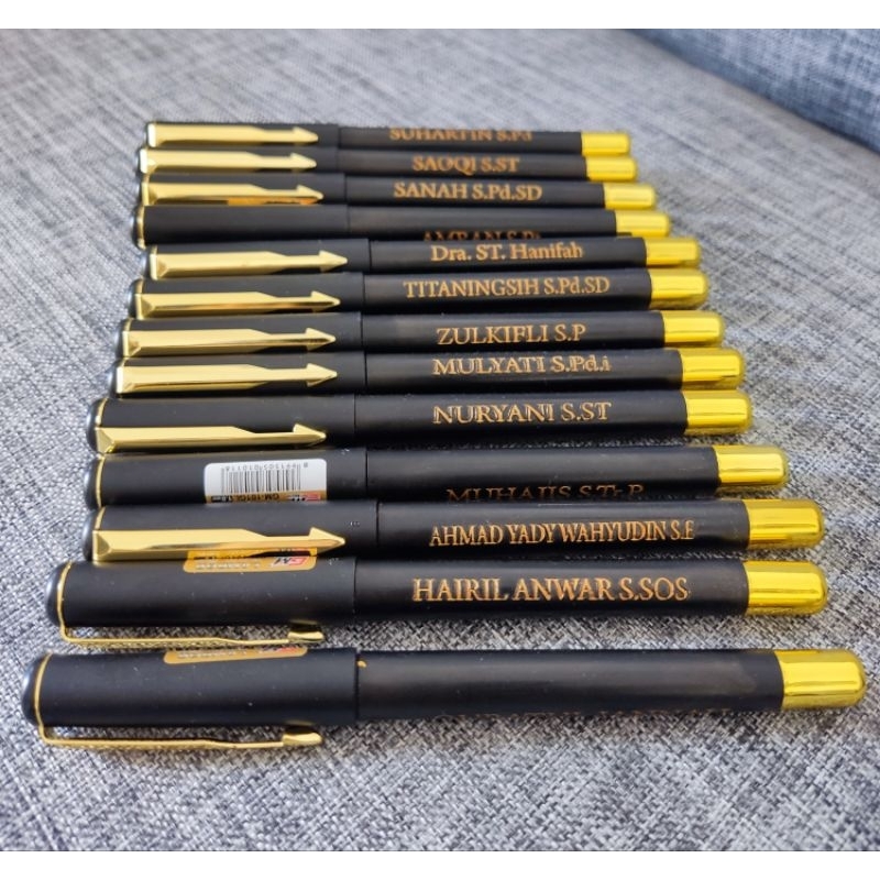 

Pulpen Ukir Nama Huruf Abjad / Bolpoin Ukir Custom nama tulisan Angka abjad arab Pena ukir custom / Arobi Jel Terbaru 1.0mm