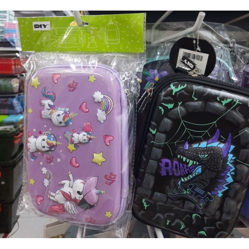 

Kotak Pensil Premium Motif timbul