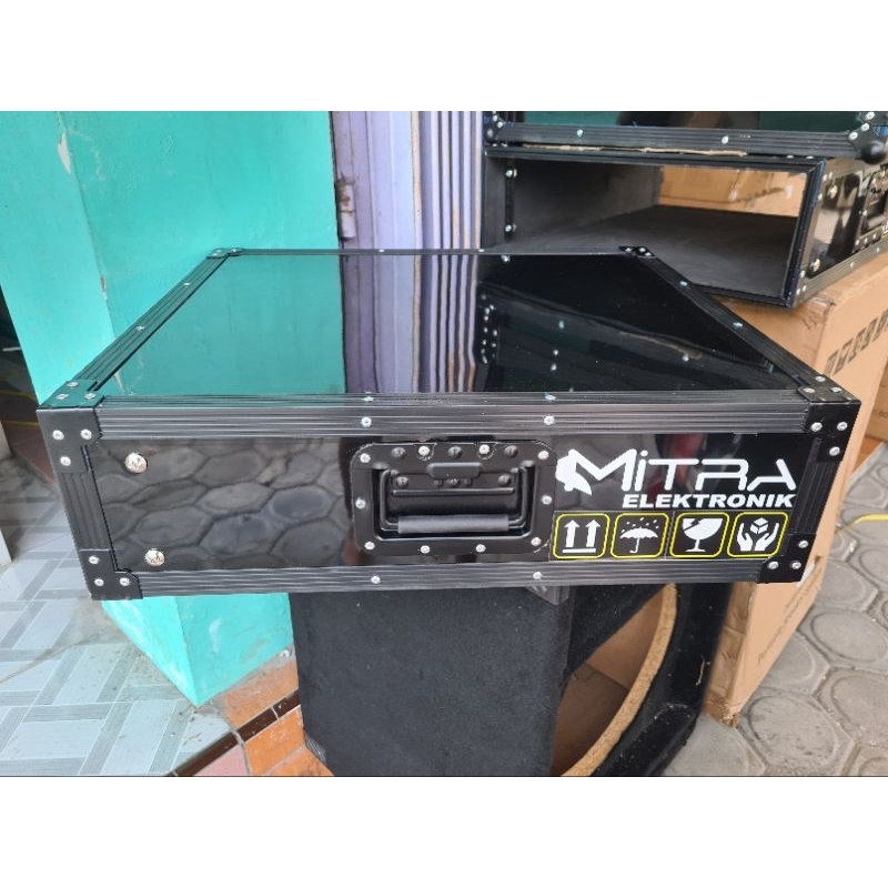 Hardcase 3U HPL Hitam karpet dalam Hardcase tebal 3u Power