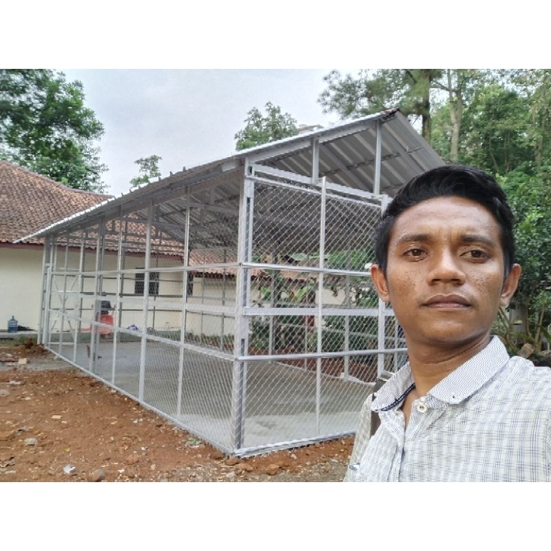 pembuwatan kandang ayam+potong umbaran